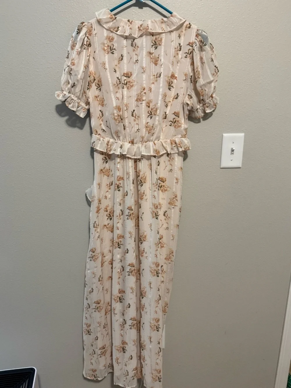 Storia Cream and Tan Floral Ruffle Maxi Dress - Picture 5 of 9